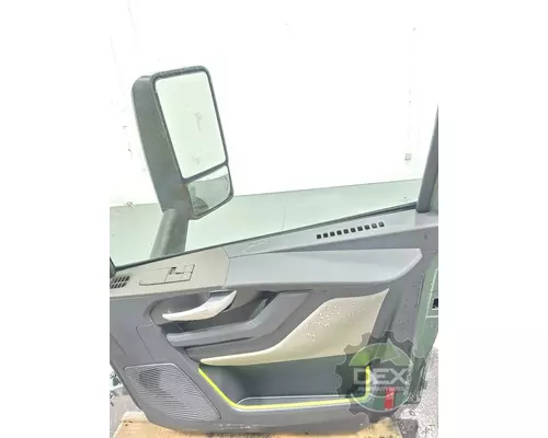 VOLVO VNL640 Door Assembly, Front