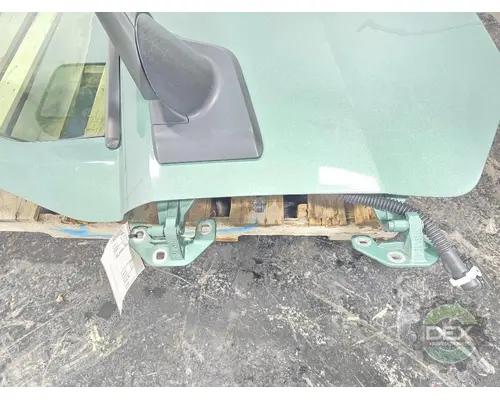 VOLVO VNL640 Door Assembly, Front