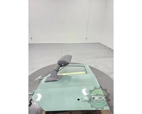 VOLVO VNL640 Door Assembly, Front