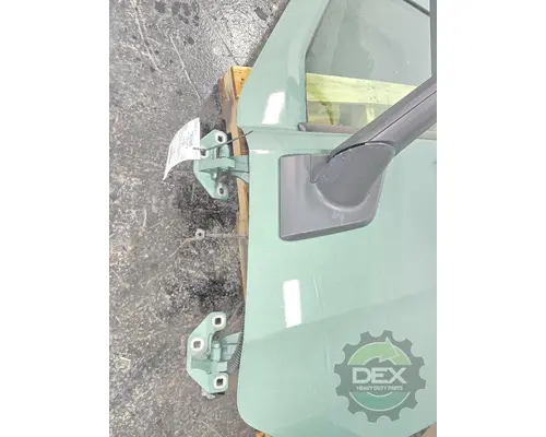 VOLVO VNL640 Door Assembly, Front