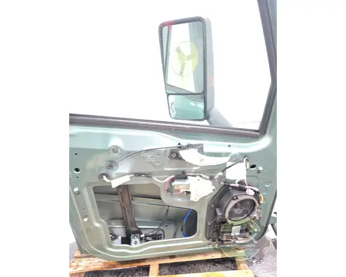 VOLVO VNL640 Door Assembly, Front