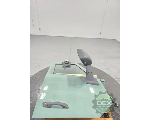 VOLVO VNL640 Door Assembly, Front