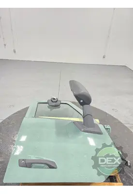 VOLVO VNL640 Door Assembly, Front