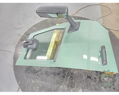 VOLVO VNL640 Door Assembly, Front