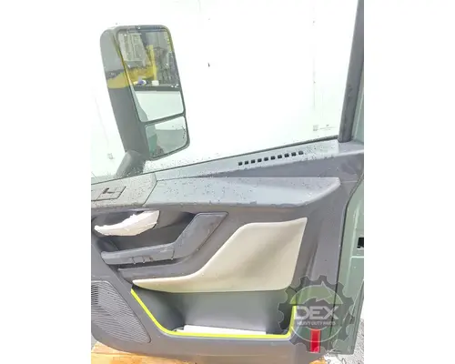 VOLVO VNL640 Door Assembly, Front