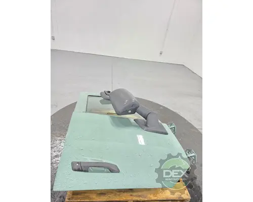 VOLVO VNL640 Door Assembly, Front