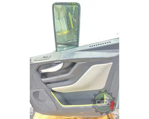 VOLVO VNL640 Door Assembly, Front