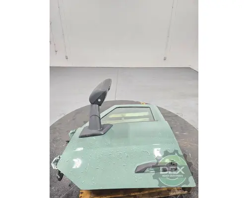 VOLVO VNL640 Door Assembly, Front