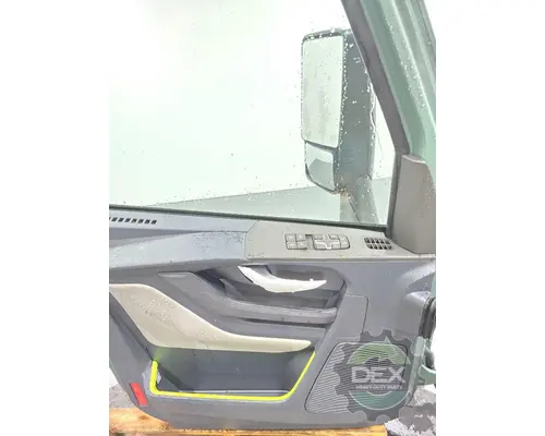 VOLVO VNL640 Door Assembly, Front