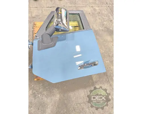 VOLVO VNL640 Door Assembly, Front