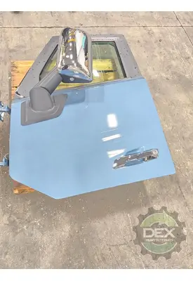 VOLVO VNL640 Door Assembly, Front