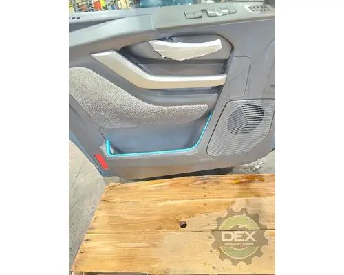 VOLVO VNL640 Door Assembly, Front