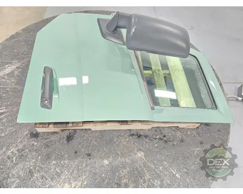 VOLVO VNL640 Door Assembly, Front