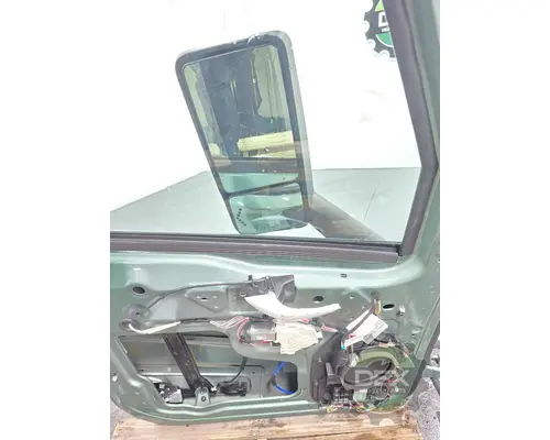 VOLVO VNL640 Door Assembly, Front