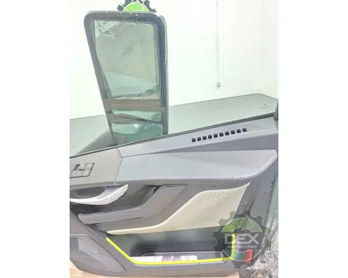 VOLVO VNL640 Door Assembly, Front