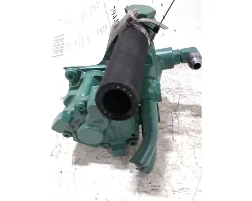 VOLVO VNL640 Power Steering Pump