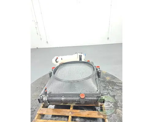 VOLVO VNL640 Radiator