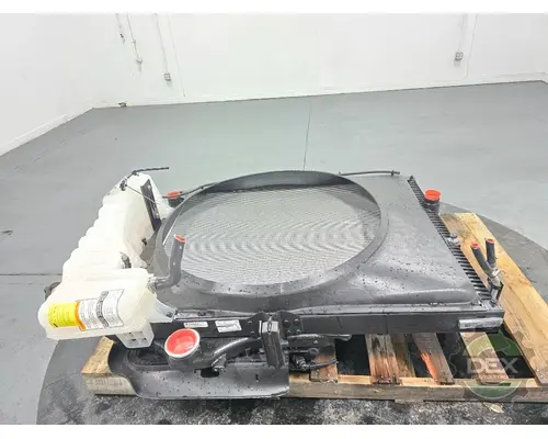 VOLVO VNL640 Radiator