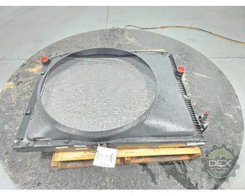 VOLVO VNL640 Radiator