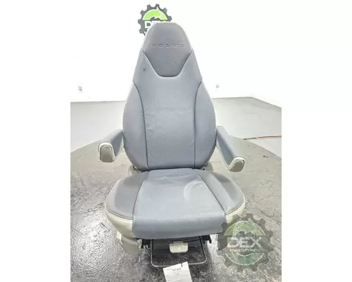 VOLVO VNL640 Seat, Front