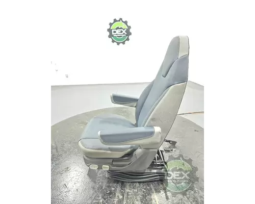 VOLVO VNL640 Seat, Front