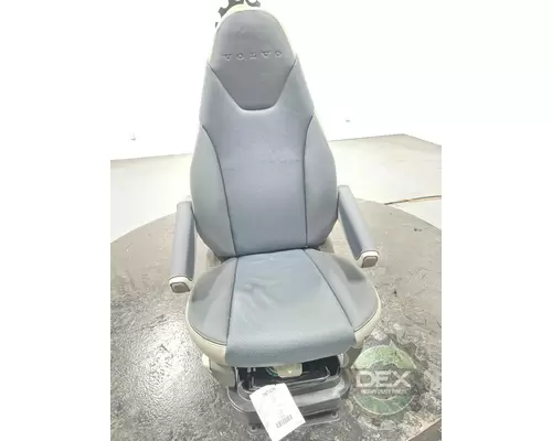 VOLVO VNL640 Seat, Front