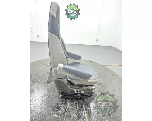 VOLVO VNL640 Seat, Front