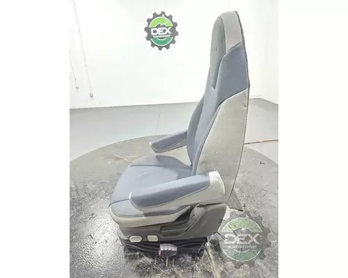 VOLVO VNL640 Seat, Front