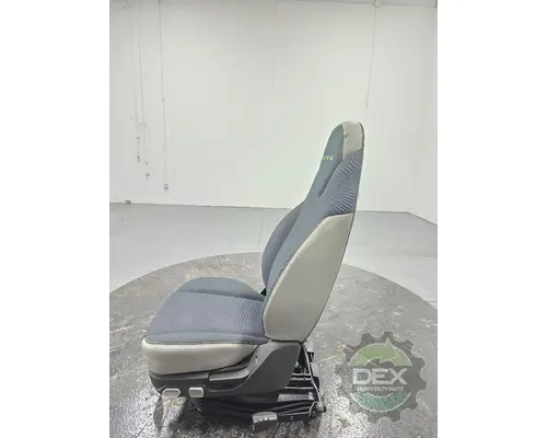 VOLVO VNL640 Seat, Front