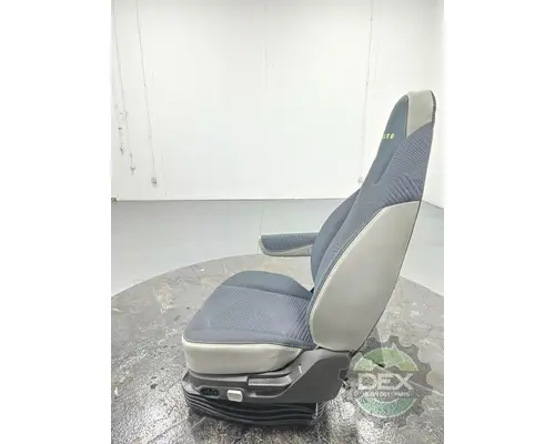 VOLVO VNL640 Seat, Front