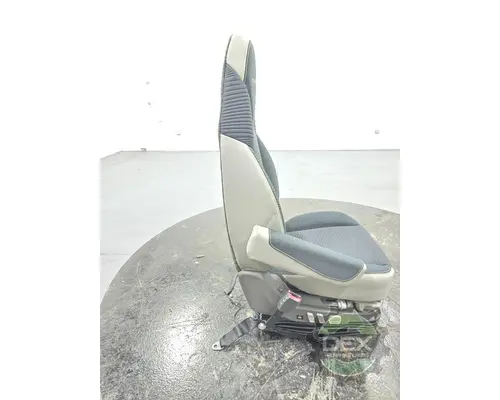 VOLVO VNL640 Seat, Front