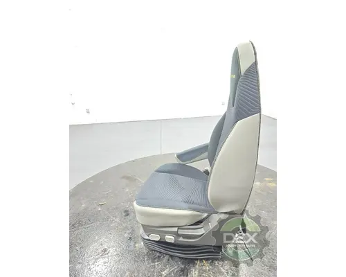 VOLVO VNL640 Seat, Front