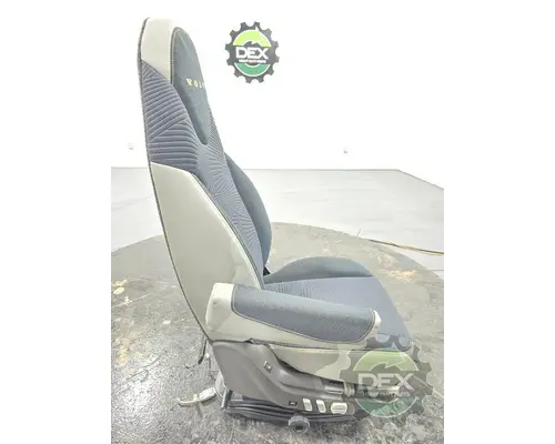 VOLVO VNL640 Seat, Front