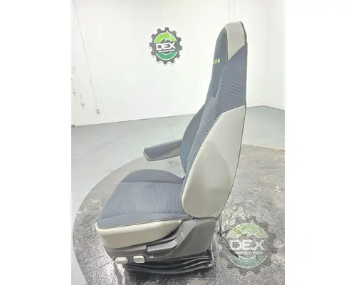 VOLVO VNL640 Seat, Front