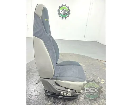 VOLVO VNL640 Seat, Front