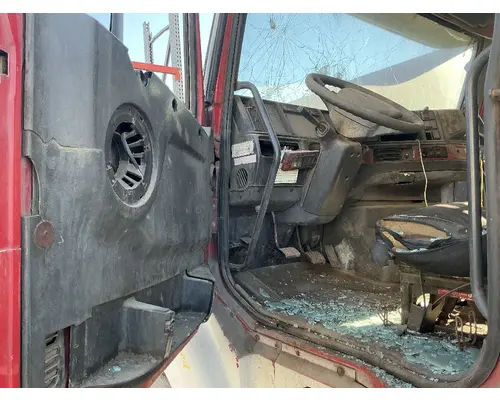 VOLVO VNL64T Door Assembly, Front
