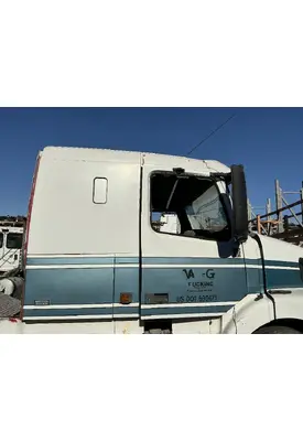 VOLVO VNL64T Door Assembly, Front