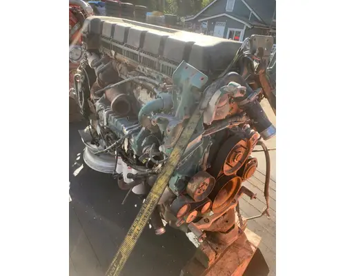 VOLVO VNL64 Engine Assembly