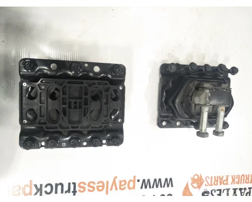 VOLVO VNL64 Engine Mounts
