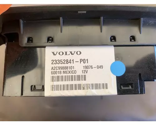 VOLVO VNL64 Instrument Cluster