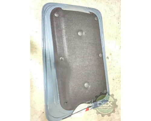 VOLVO VNL660 8371 hatch, easily opened