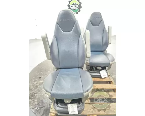 VOLVO VNL660 8522 front seat excl. upholstery