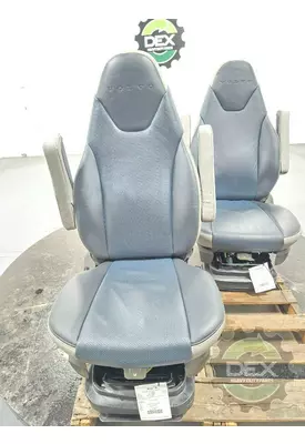 VOLVO VNL660 8522 front seat excl. upholstery