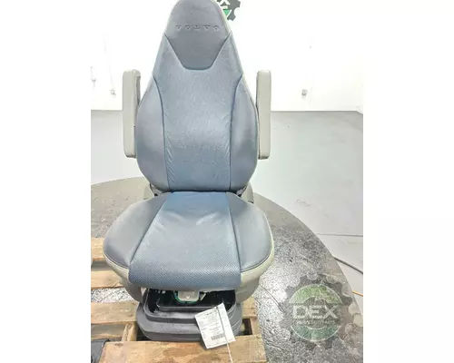 VOLVO VNL660 8522 front seat excl. upholstery