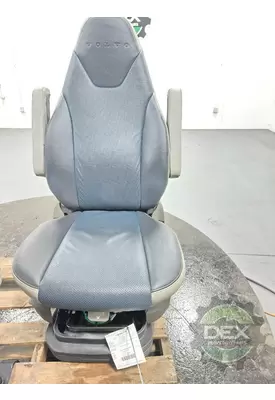 VOLVO VNL660 8522 front seat excl. upholstery