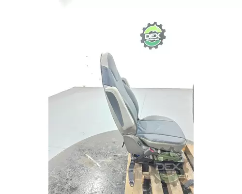 VOLVO VNL660 8522 front seat excl. upholstery