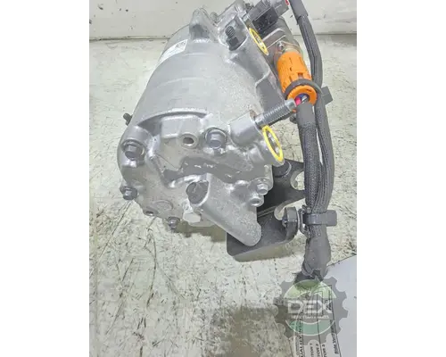 VOLVO VNL660 Air Conditioner Compressor