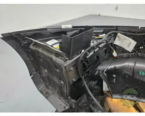 VOLVO VNL660 Bumper Assembly, Front