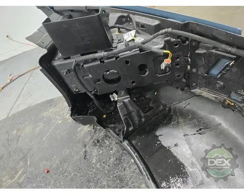 VOLVO VNL660 Bumper Assembly, Front