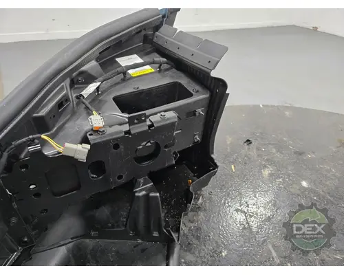 VOLVO VNL660 Bumper Assembly, Front